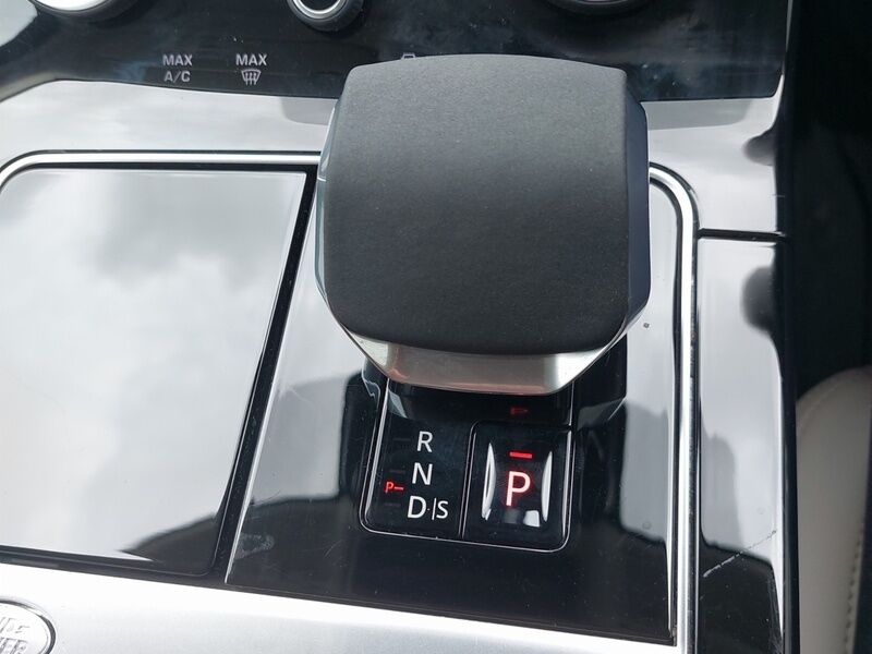 More views of Land Rover Range Rover Velar