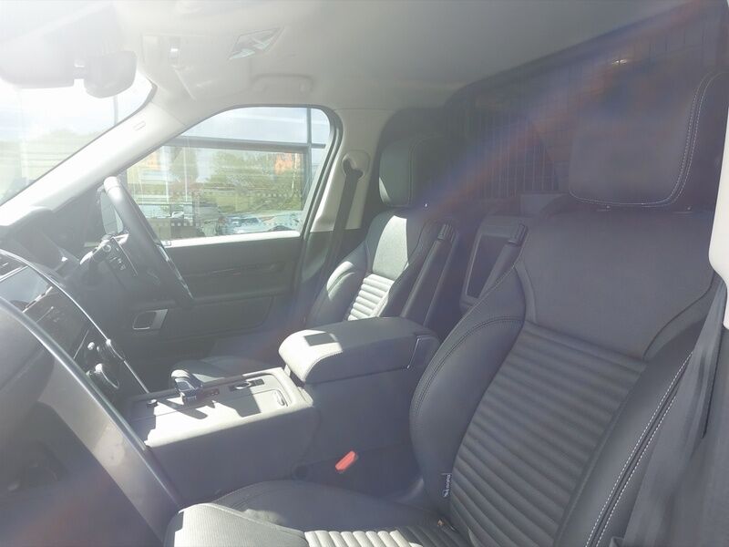 More views of Land Rover Discovery