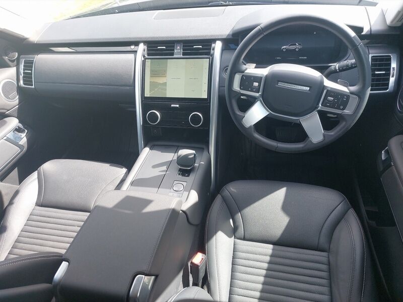 More views of Land Rover Discovery