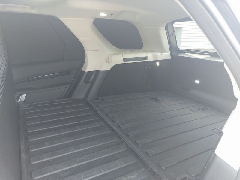 More views of Land Rover Discovery