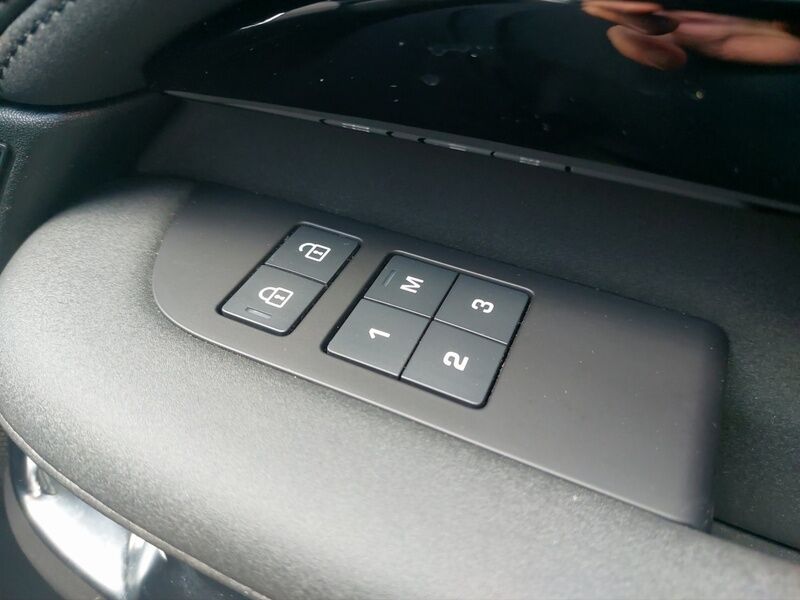 More views of Land Rover Discovery