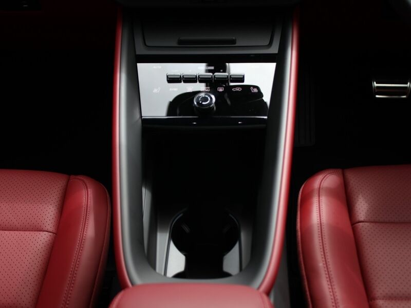 More views of Porsche Macan