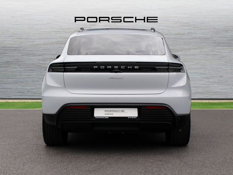More views of Porsche Macan