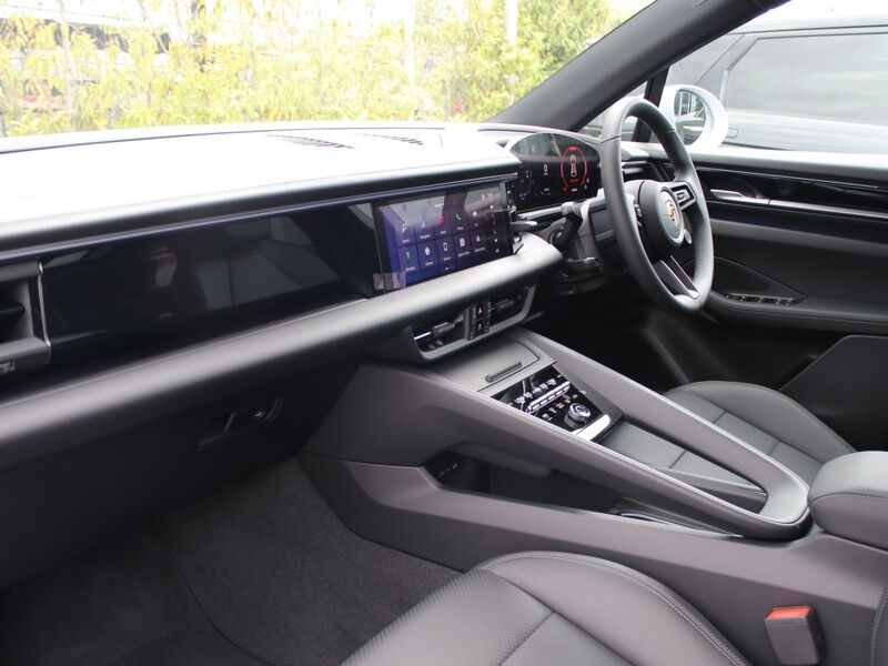 More views of Porsche Macan
