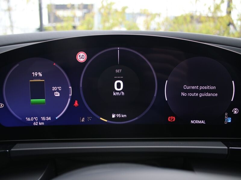 More views of Porsche Macan