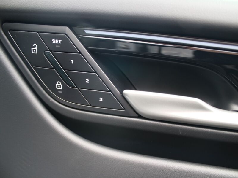 More views of Porsche Macan