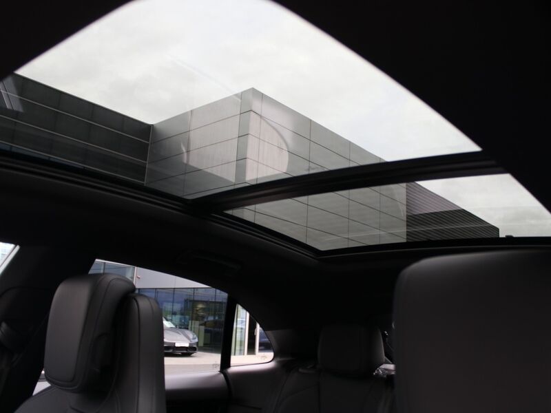 More views of Porsche Macan