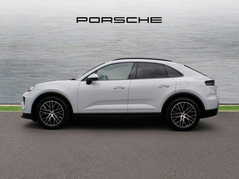 More views of Porsche Macan