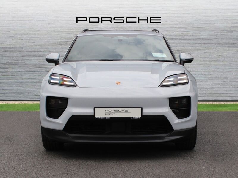 More views of Porsche Macan
