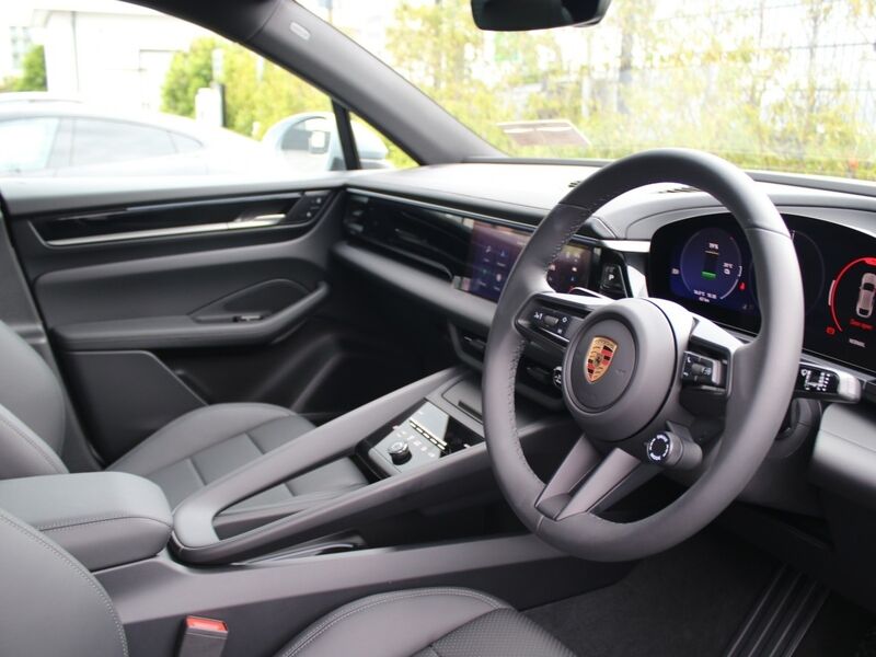 More views of Porsche Macan