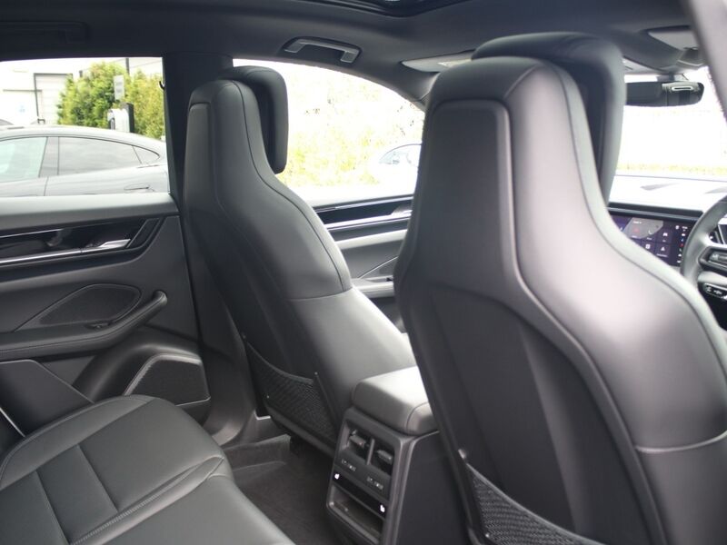 More views of Porsche Macan