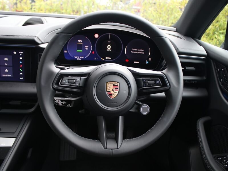 More views of Porsche Macan