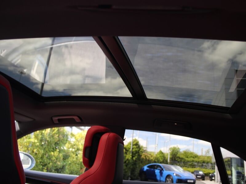 More views of Porsche Macan