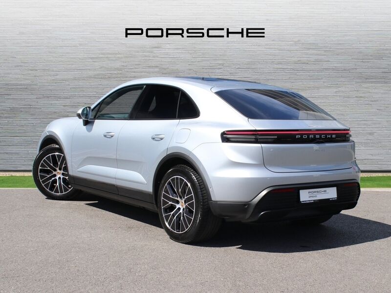 More views of Porsche Macan