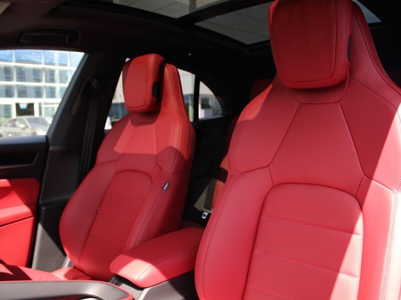 More views of Porsche Macan