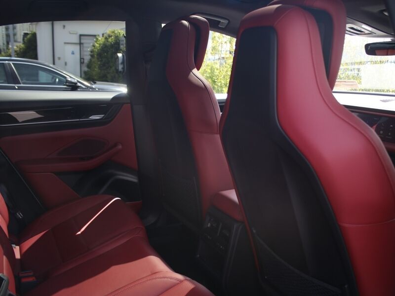 More views of Porsche Macan