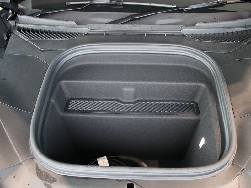 More views of Porsche Cayenne
