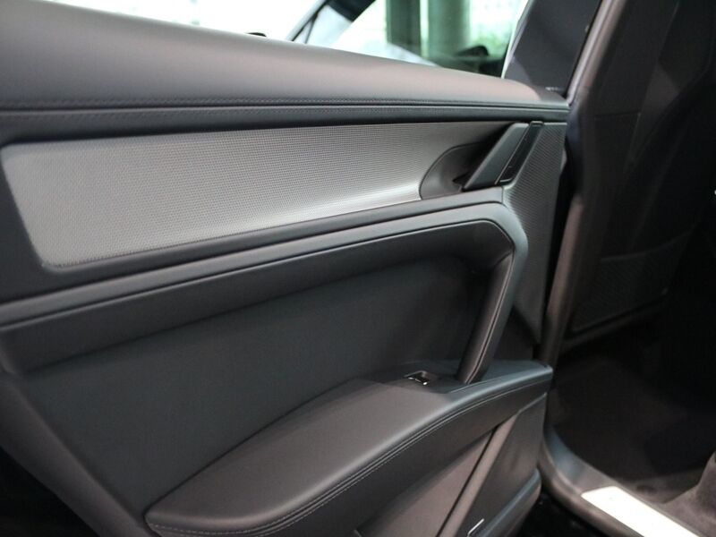 More views of Porsche Cayenne