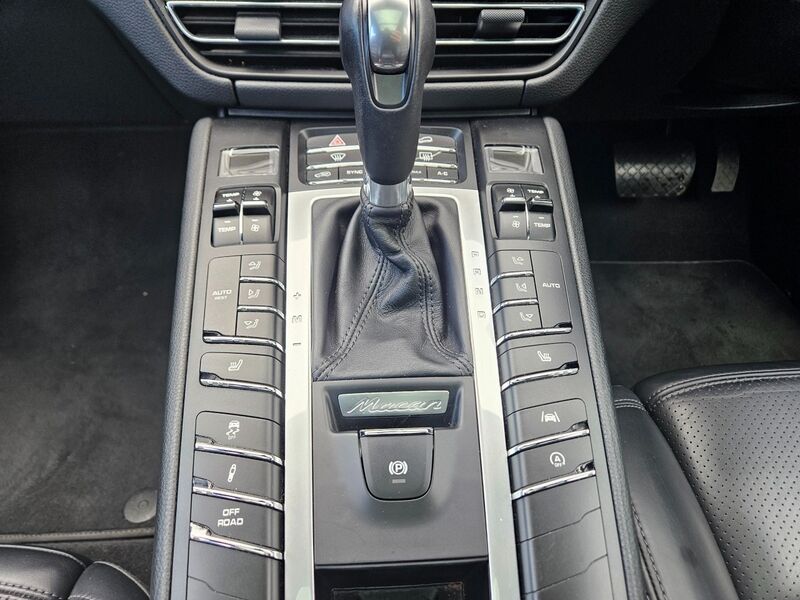 More views of Porsche Macan