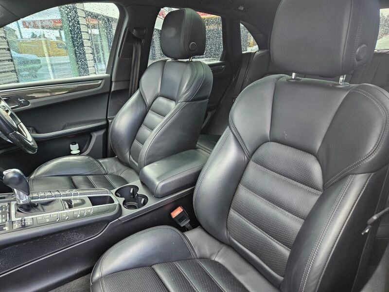 More views of Porsche Macan