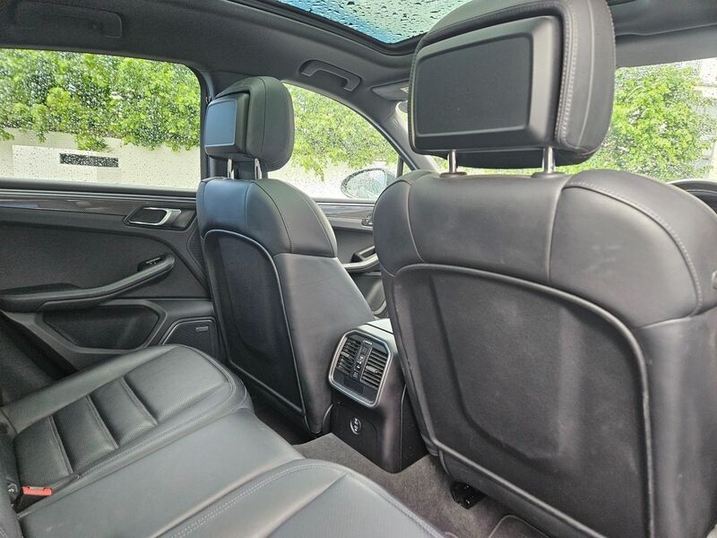 More views of Porsche Macan