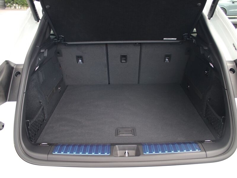 More views of Porsche Macan