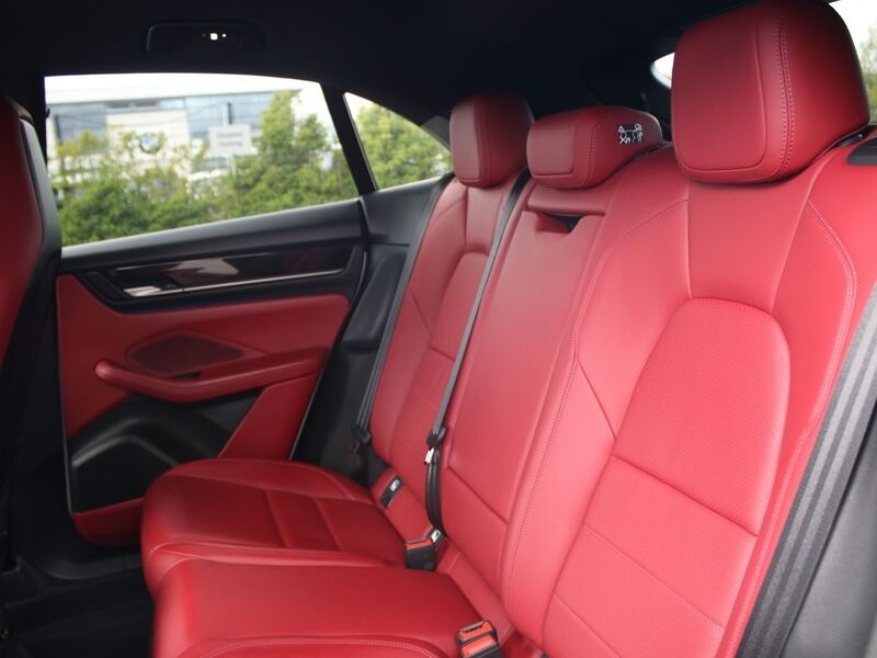 More views of Porsche Macan