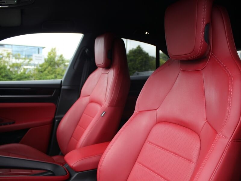 More views of Porsche Macan
