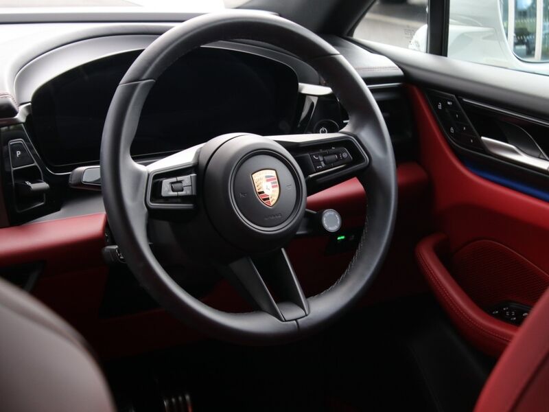 More views of Porsche Macan