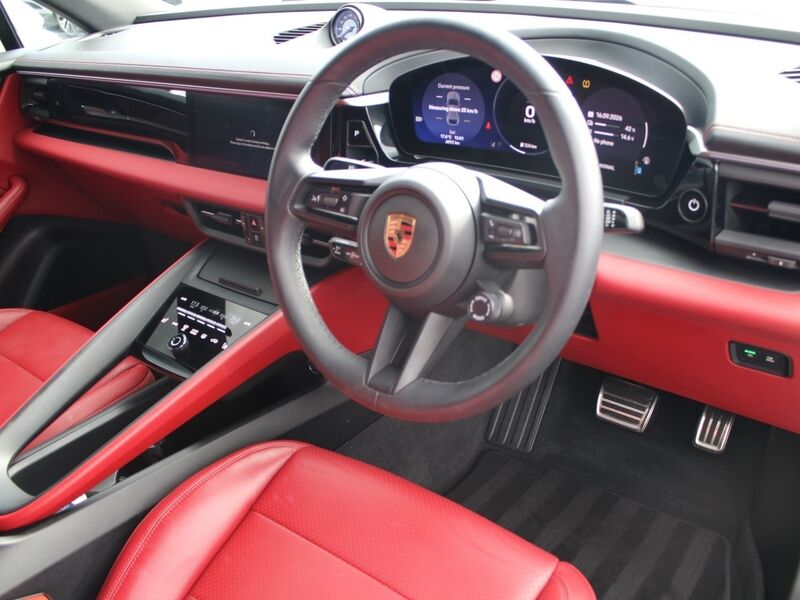 More views of Porsche Macan