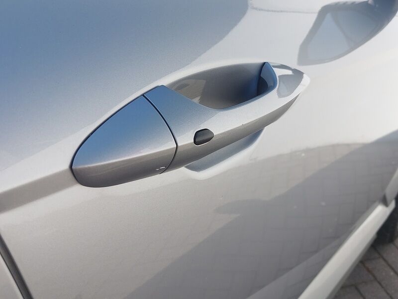 More views of Hyundai KONA