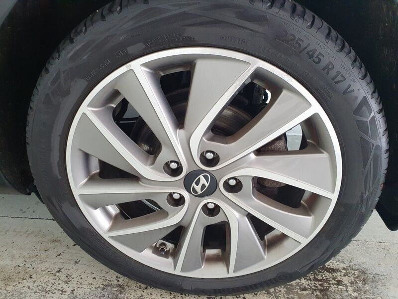 More views of Hyundai i30