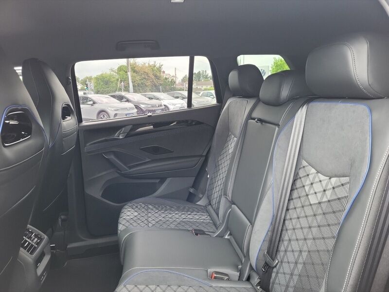 More views of Volkswagen Tayron