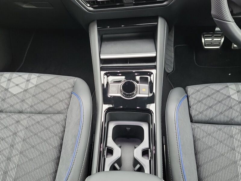More views of Volkswagen Tayron