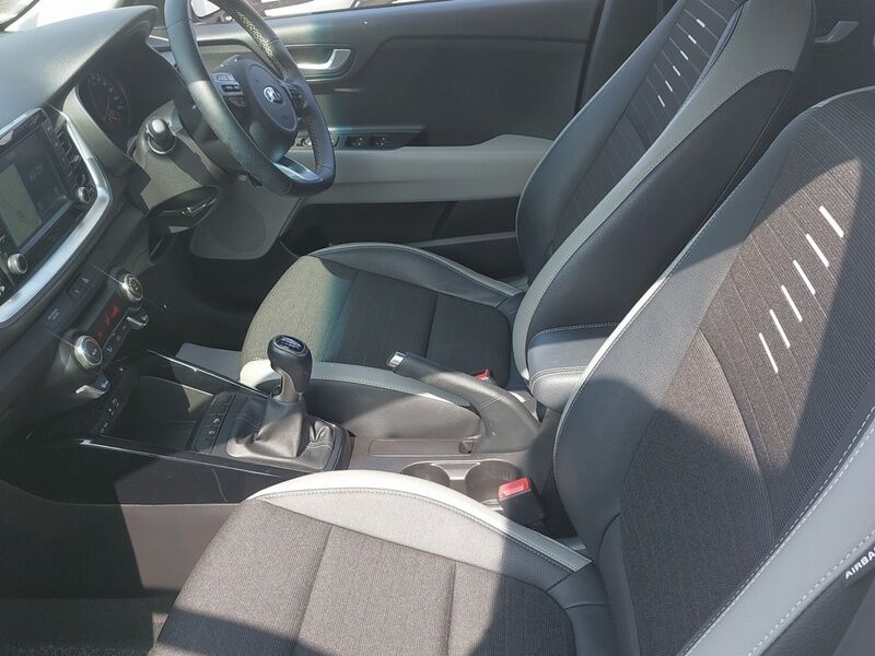 More views of Kia Stonic