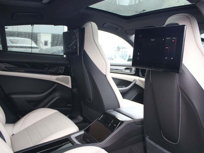 More views of Porsche Panamera