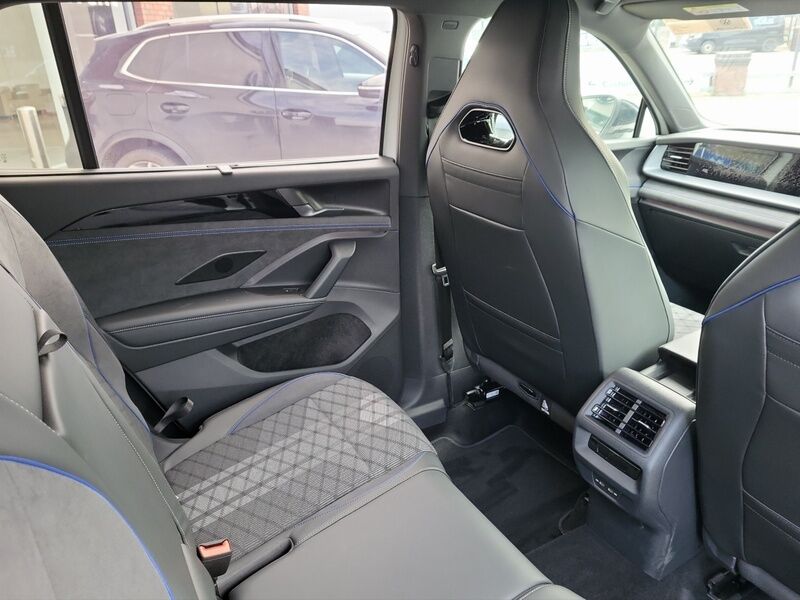 More views of Volkswagen Tayron