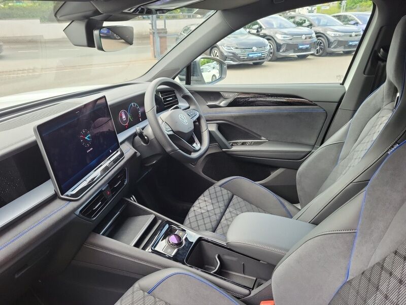 More views of Volkswagen Tayron
