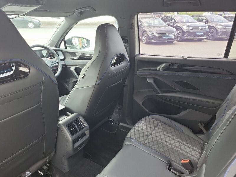 More views of Volkswagen Tayron