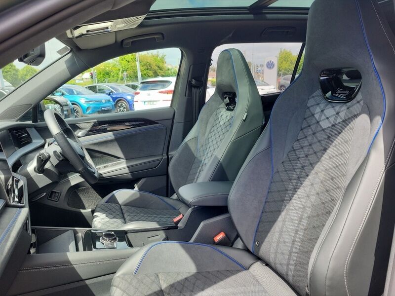 More views of Volkswagen Tayron