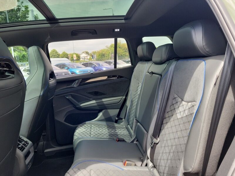 More views of Volkswagen Tayron