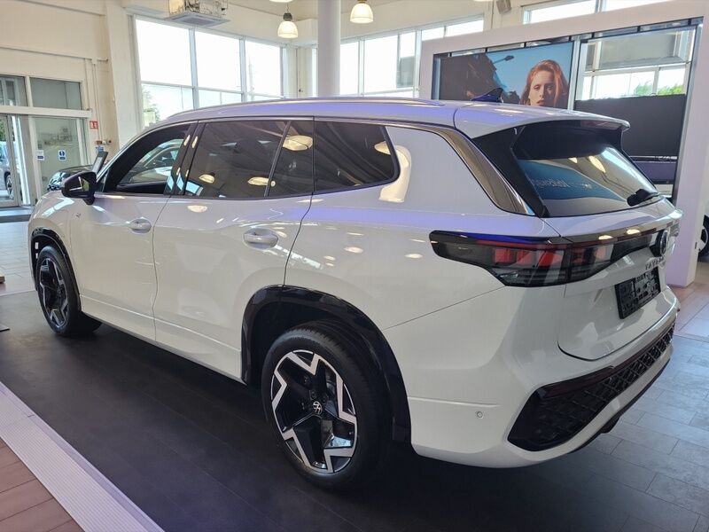 More views of Volkswagen Tayron