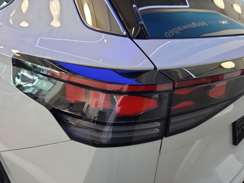 More views of Volkswagen Tayron