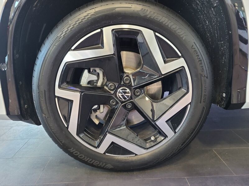 More views of Volkswagen Tayron