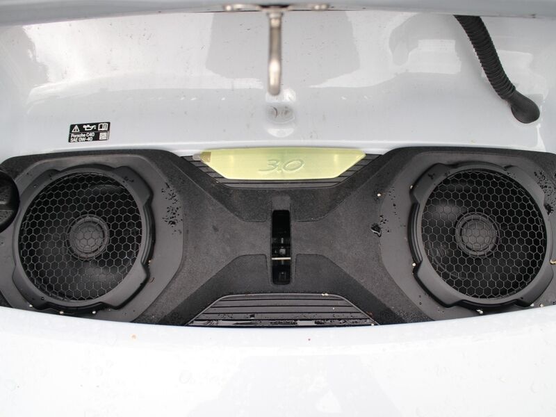 More views of Porsche 911
