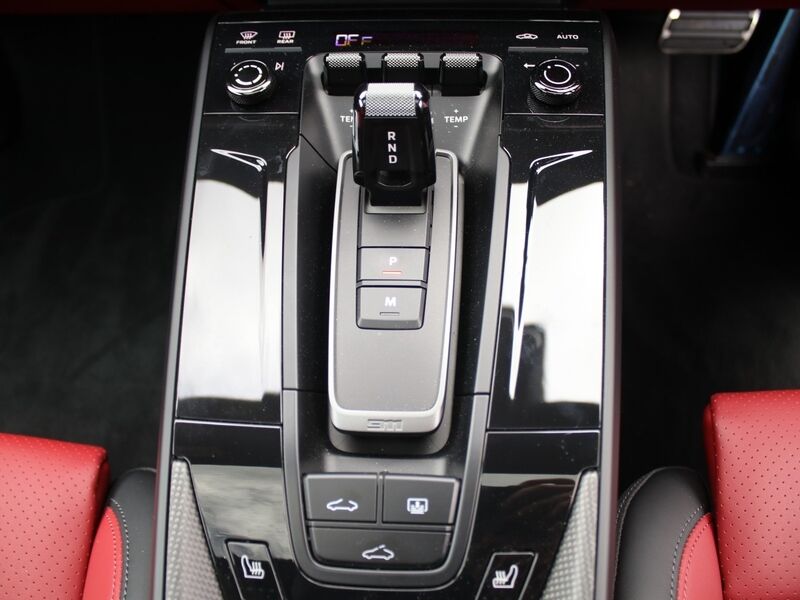 More views of Porsche 911