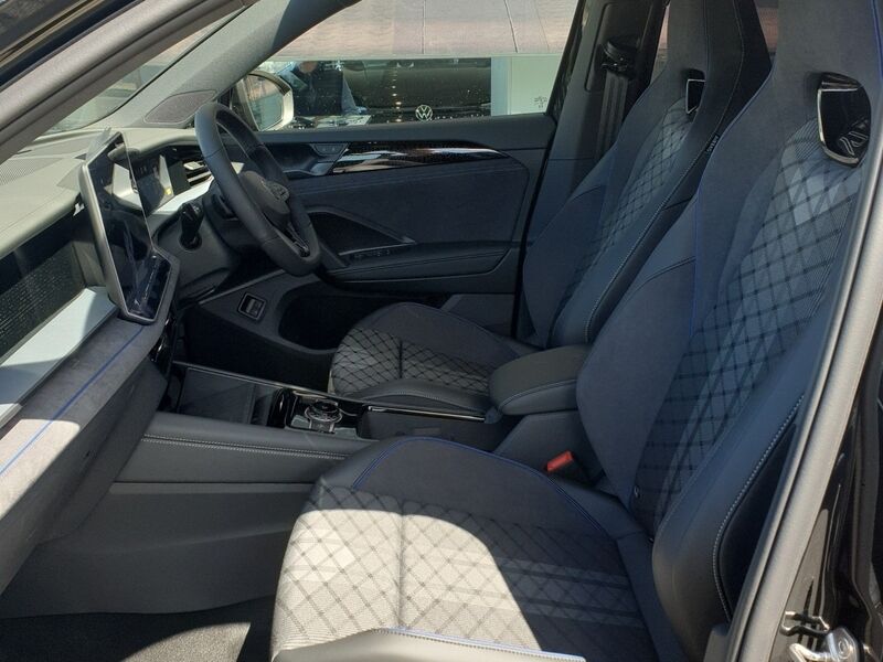 More views of Volkswagen Tayron