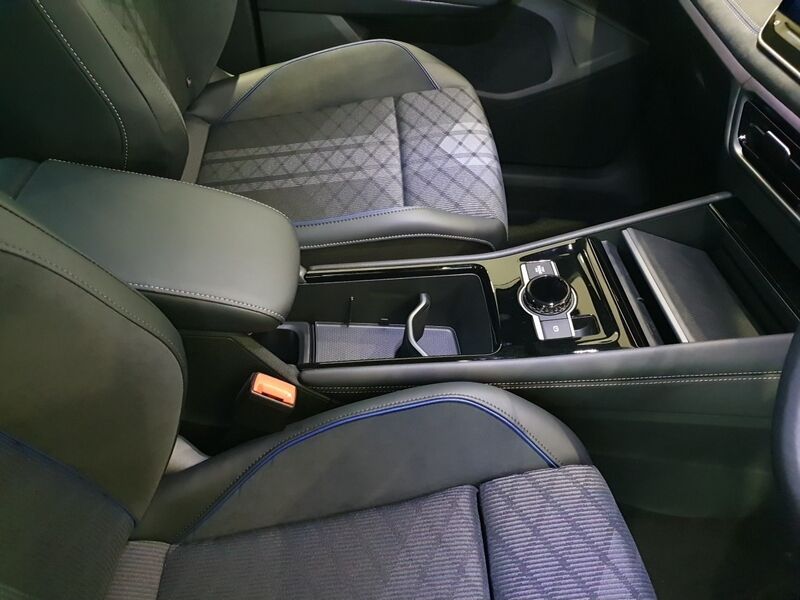 More views of Volkswagen Tiguan