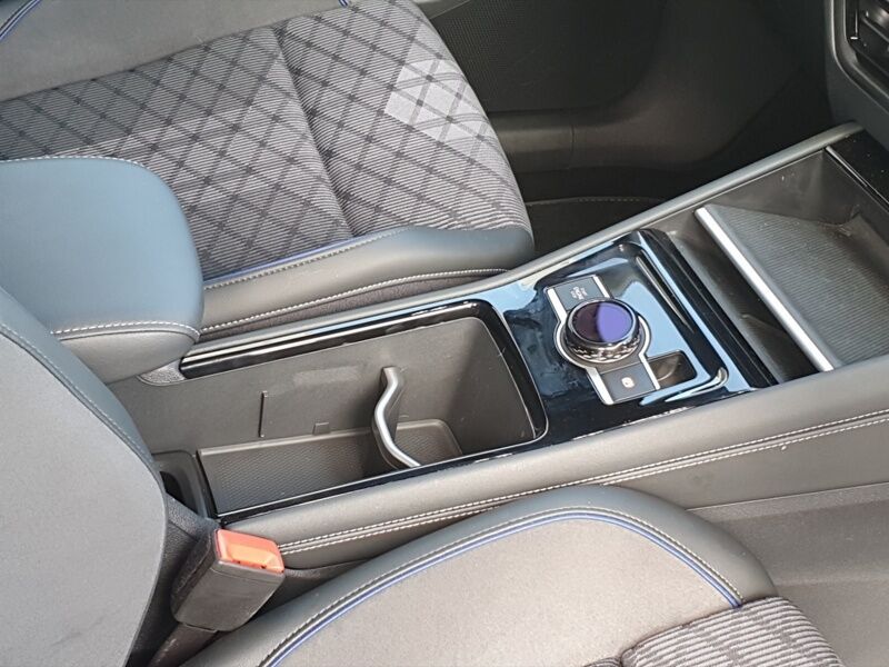 More views of Volkswagen Tayron