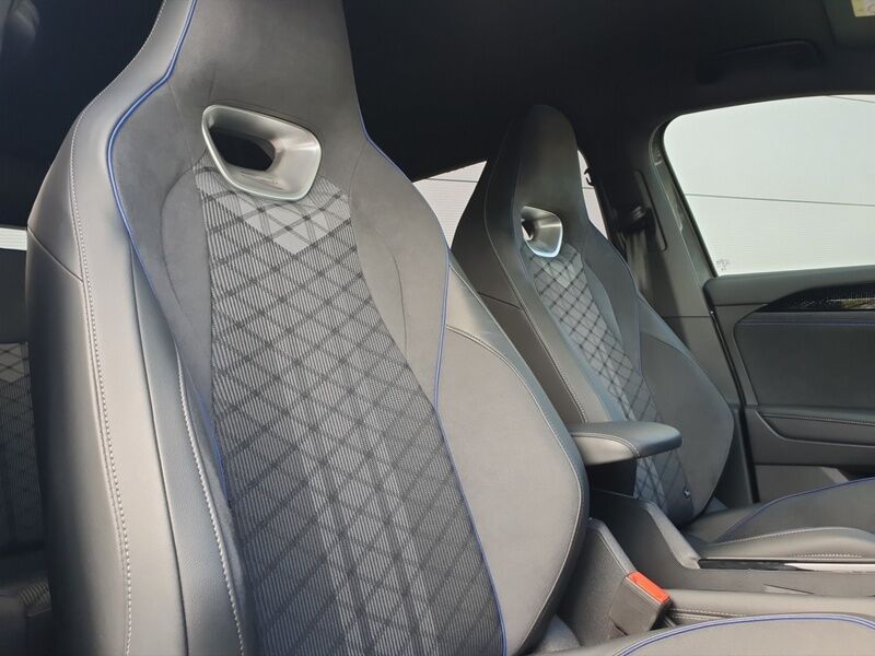 More views of Volkswagen Tayron